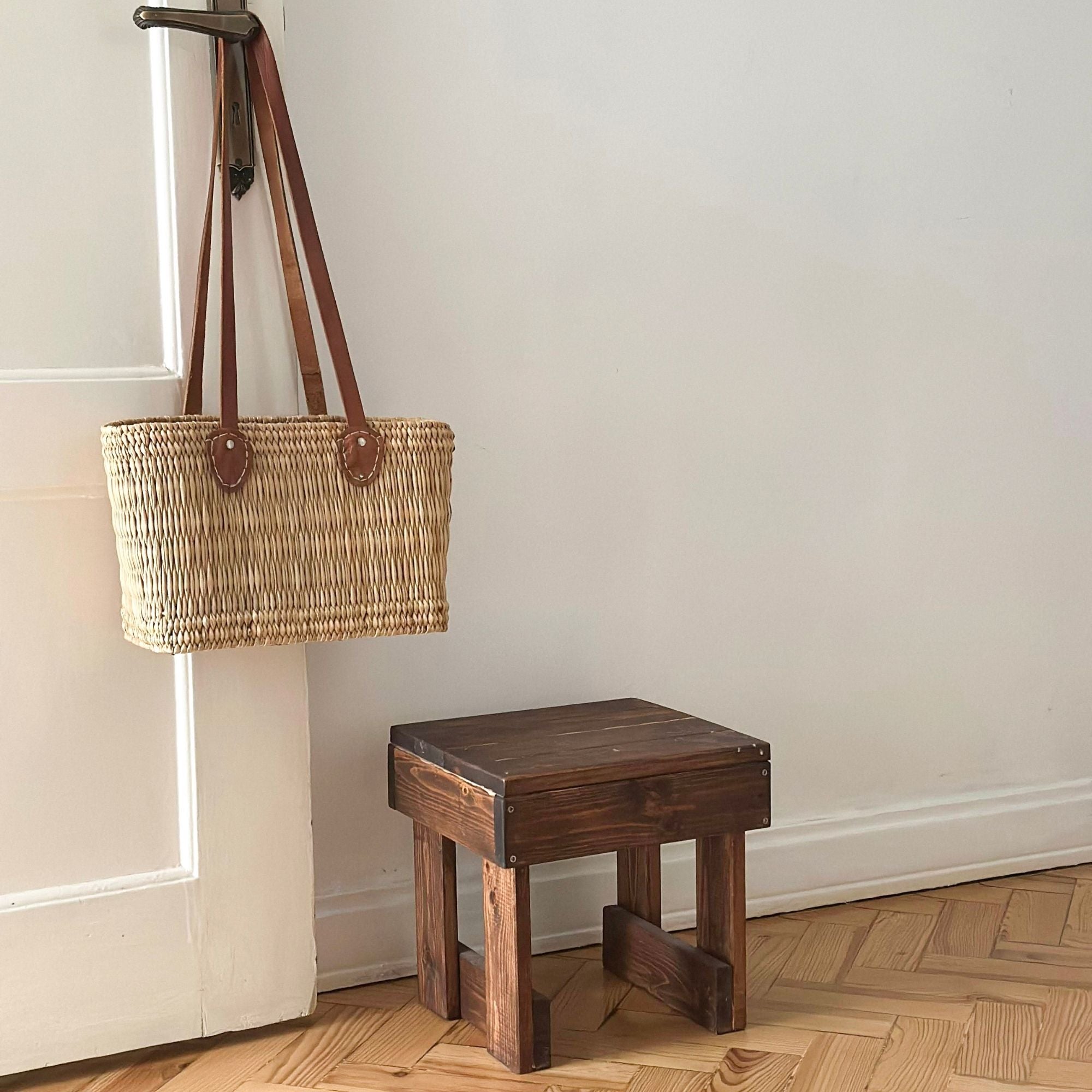 Temple wood chair