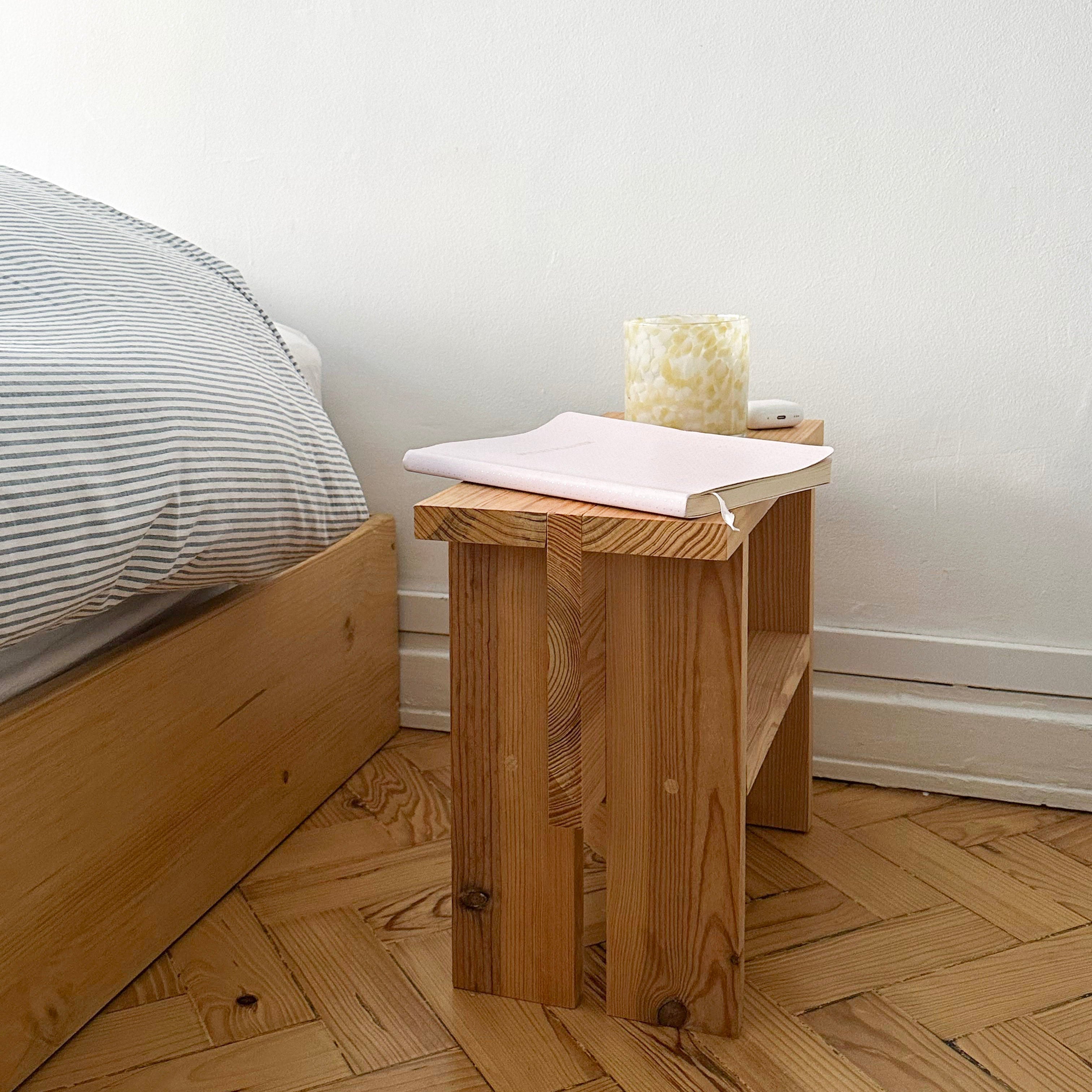 Scannu wood nightstand